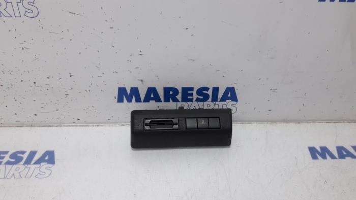 Usados Interruptor ESP Peugeot 5008 I (0A/0E) 1.6 HDiF 16V Precio € 25,00 Norma de margen ofrecido por Maresia Parts