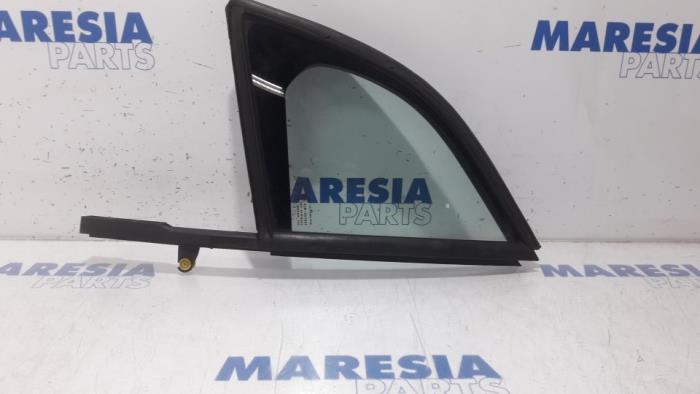 Usados Ventanilla triangular izquierda delante Citroen DS3 (SA) 1.6 16V VTS THP 155 Precio € 40,00 Norma de margen ofrecido por Maresia Parts