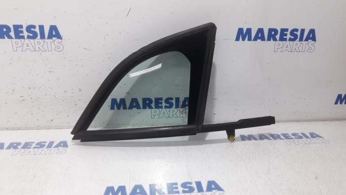 Usados Ventanilla triangular derecha delante Citroen DS3 (SA) 1.6 16V VTS THP 155 Precio € 40,00 Norma de margen ofrecido por Maresia Parts