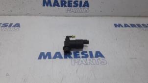 Używane Pompa spryskiwacza przód Citroen DS3 (SA) 1.6 16V VTS THP 155 Cena € 10,00 Procedura marży oferowane przez Maresia Parts