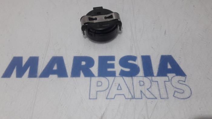 Begagnade Regnsensor Renault Kadjar (RFEH) 1.5 dCi DPF Pris € 15,00 Marginaltabell erbjuds av Maresia Parts