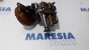 Used Oil pump Renault Clio IV (5R) 0.9 Energy TCE 90 12V Price € 40,00 Margin scheme offered by Maresia Parts