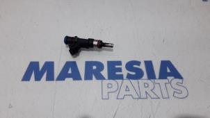 Gebrauchte Injektor (Benzineinspritzung) Renault Clio IV (5R) 0.9 Energy TCE 90 12V Preis € 20,00 Margenregelung angeboten von Maresia Parts