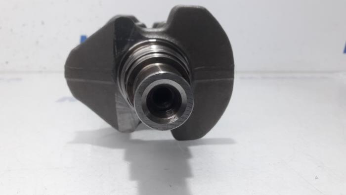 Crankshaft from a Peugeot 208 I (CA/CC/CK/CL) 1.6 Blue HDi 100 2015