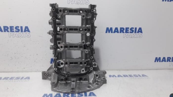 Usagé Couvercle carter Peugeot 208 I (CA/CC/CK/CL) 1.6 Blue HDi 100 Prix € 75,00 Règlement à la marge proposé par Maresia Parts