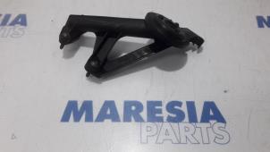 Used Oil suction pipe Peugeot 208 I (CA/CC/CK/CL) 1.6 Blue HDi 100 Price € 20,00 Margin scheme offered by Maresia Parts