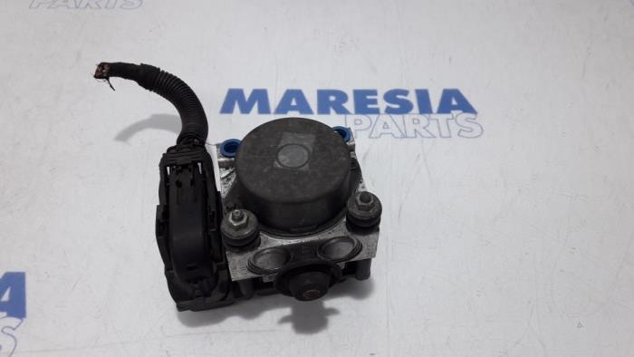 Używane Pompa ABS Fiat 500 (312) 1.2 Cena € 40,00 Procedura marży oferowane przez Maresia Parts