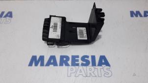 Gebrauchte Sicherungskasten Peugeot 308 (4A/C) 1.6 VTI 16V Preis € 29,95 Margenregelung angeboten von Maresia Parts