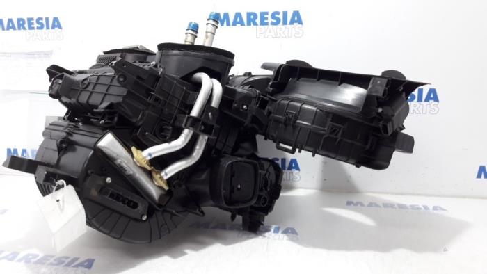 Heizgehäuse van een Renault Master IV (MA/MB/MC/MD/MH/MF/MG/MH) 2.3 dCi 16V 2013