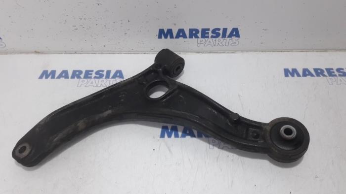 Front lower wishbone, right from a Renault Master IV (MA/MB/MC/MD/MH/MF/MG/MH) 2.3 dCi 16V 2013