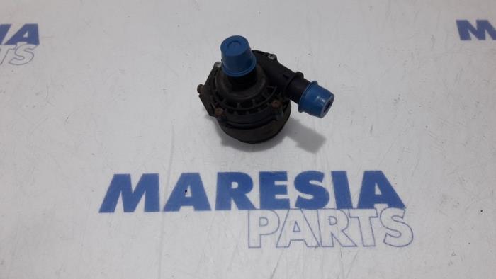 Usagé Pompe à eau Renault Master III (MA/MB/MC/MD/MH/MF/MG/MH) 2.3 dCi 16V Prix € 30,25 Prix TTC proposé par Maresia Parts