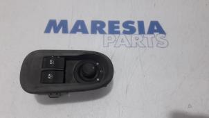 Używane Przelacznik combi okienny Renault Master IV (MA/MB/MC/MD/MH/MF/MG/MH) 2.3 dCi 16V Cena € 30,25 Z VAT oferowane przez Maresia Parts