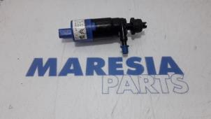 Used Windscreen washer pump Citroen C6 (TD) 2.2 HdiF 16V Price € 10,00 Margin scheme offered by Maresia Parts