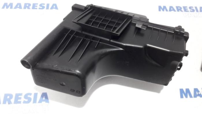 Gebrauchte Luftfiltergehäuse Citroen C6 (TD) 2.2 HdiF 16V Preis € 75,00 Margenregelung angeboten von Maresia Parts
