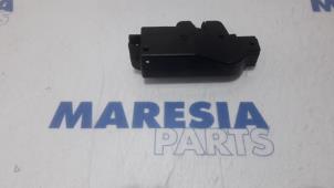 Usagé Mécanique de verrouillage hayon Citroen C6 (TD) 2.2 HdiF 16V Prix € 25,00 Règlement à la marge proposé par Maresia Parts