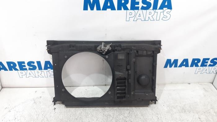 Używane Panel przedni Peugeot 307 CC (3B) 2.0 16V Cena € 35,00 Procedura marży oferowane przez Maresia Parts