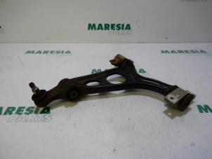 Używane Wahacz zawieszenia dolny prawy przód Alfa Romeo 156 (932) 2.0 JTS 16V Cena € 25,00 Procedura marży oferowane przez Maresia Parts