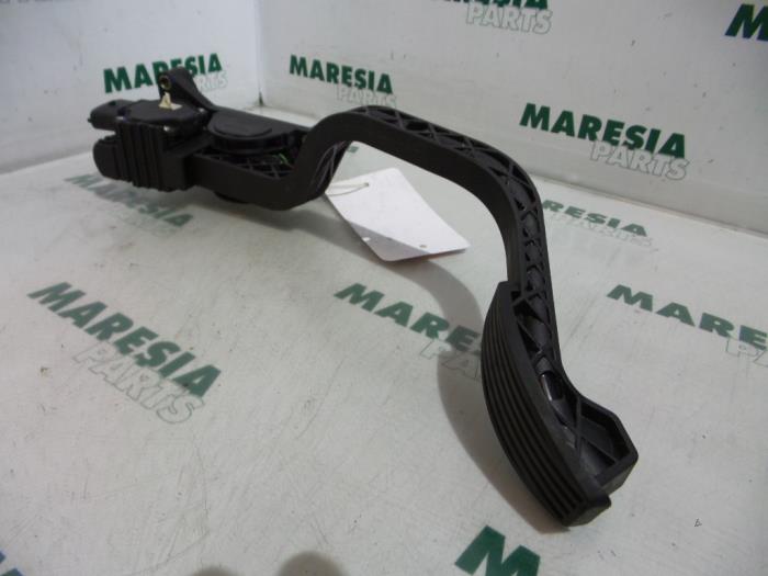 Gaspedalposition Sensor van een Fiat Doblo (223A/119) 1.9 JTD 2002