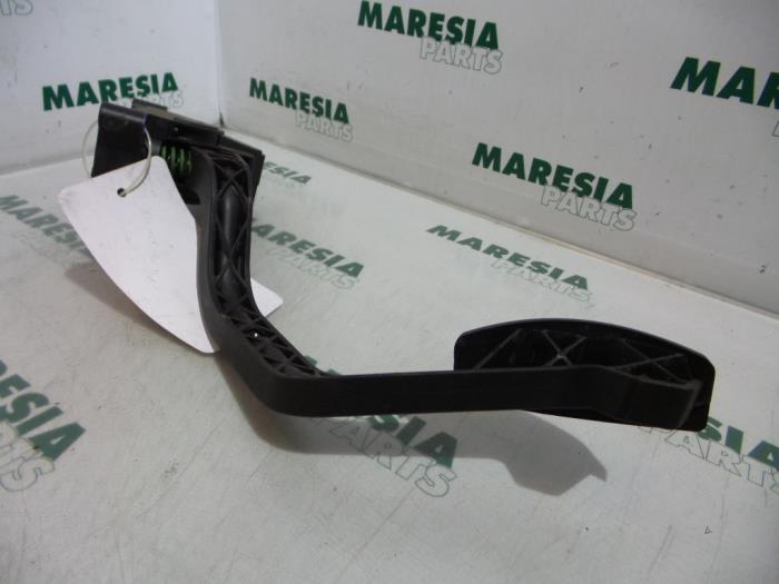 Begagnade Gaspedalsensor Fiat Doblo (223A/119) 1.9 JTD Pris € 50,00 Marginaltabell erbjuds av Maresia Parts