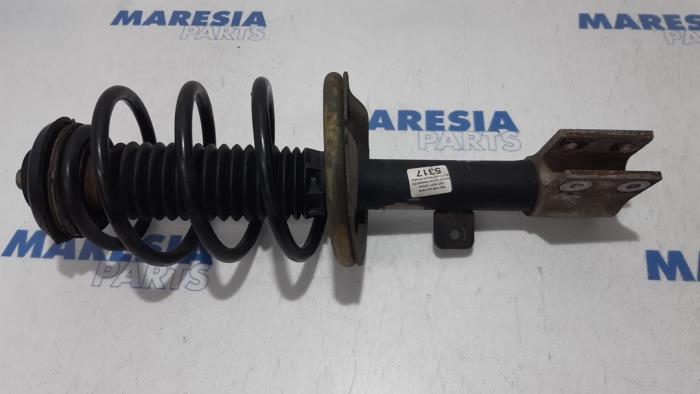 Front shock absorber rod, right from a Peugeot 307 CC (3B) 2.0 16V 2007