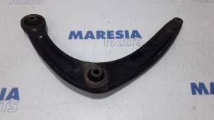 Used Front lower wishbone, right Peugeot 307 CC (3B) 2.0 16V Price € 25,00 Margin scheme offered by Maresia Parts