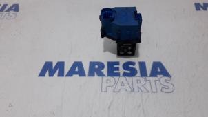 Usagé Résistance ventilateur Peugeot 307 CC (3B) 2.0 16V Prix € 20,00 Règlement à la marge proposé par Maresia Parts