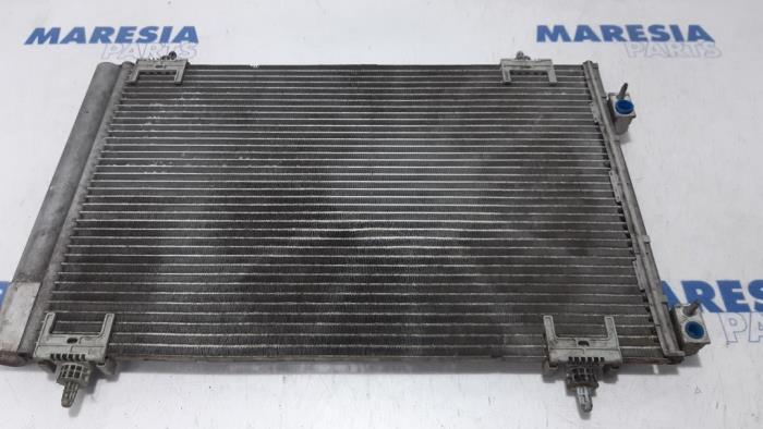 Air conditioning condenser from a Peugeot 307 CC (3B) 2.0 16V 2007
