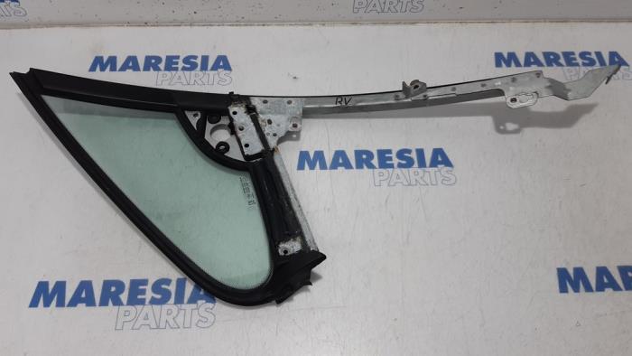 Usados Ventanilla triangular derecha delante Peugeot 307 CC (3B) 2.0 16V Precio € 45,00 Norma de margen ofrecido por Maresia Parts