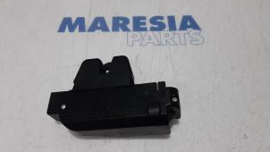 Używane Mechanizm zamka tylnej klapy Peugeot 307 CC (3B) 2.0 16V Cena € 30,00 Procedura marży oferowane przez Maresia Parts