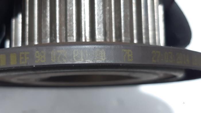 Engranaje de cigüeñal de un Peugeot 308 SW (L4/L9/LC/LJ/LR) 1.6 BlueHDi 120 2015