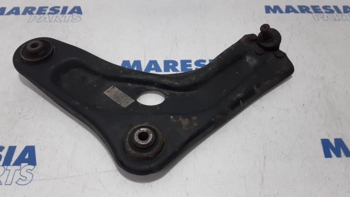 Front lower wishbone, left from a Peugeot 207 SW (WE/WU) 1.6 HDi 16V 2009
