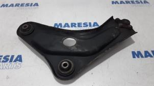 Used Front lower wishbone, right Peugeot 207 SW (WE/WU) 1.6 HDi 16V Price € 25,00 Margin scheme offered by Maresia Parts