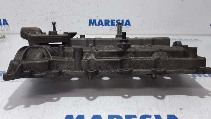 Rocker cover from a Renault Scénic III (JZ) 1.4 16V TCe 130 2010