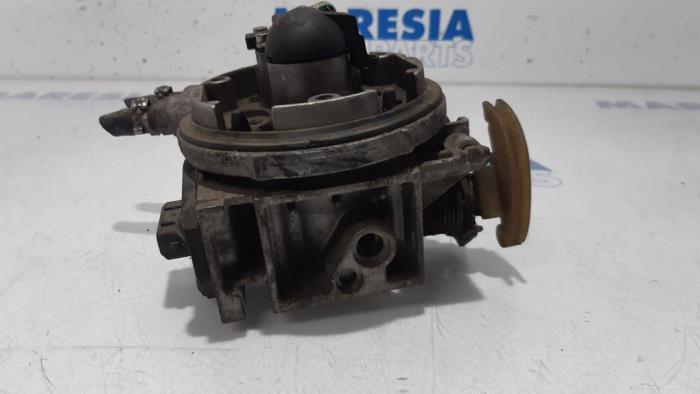 Injector housing from a Renault Laguna I (B56) 1.8 RN,RT 1994