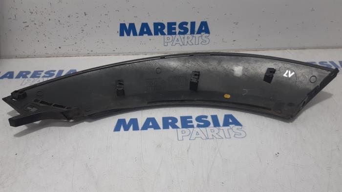 Decorative strip from a Renault Megane III Coupe (DZ) 2.0 16V RS Turbo 2011