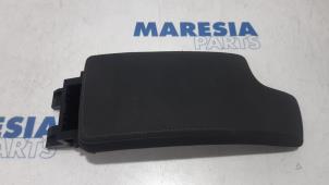 Used Armrest Renault Megane III Coupe (DZ) 2.0 16V RS Turbo Price € 50,00 Margin scheme offered by Maresia Parts