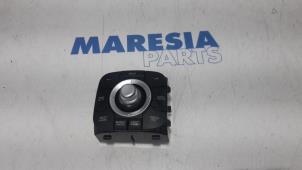 Używane Panel obslugi nawigacji Renault Megane III Coupe (DZ) 2.0 16V RS Turbo Cena € 35,00 Procedura marży oferowane przez Maresia Parts