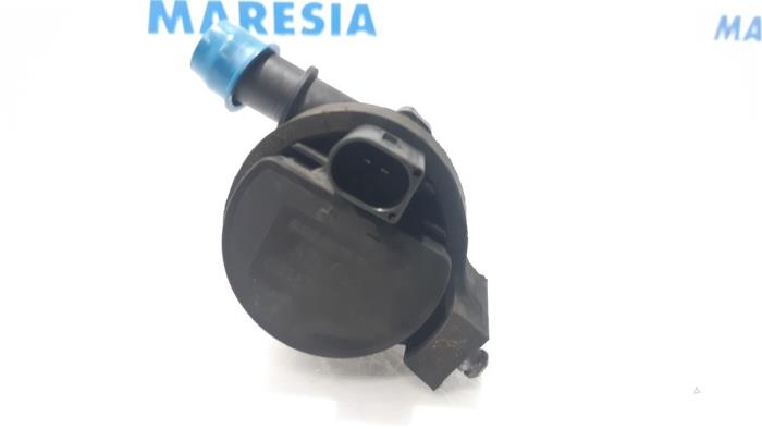 Water pump from a Renault Megane III Coupe (DZ) 2.0 16V RS Turbo 2011