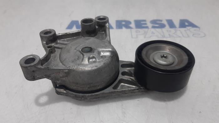 Drive belt tensioner from a Citroën C3 (SX/SW) 1.6 Blue HDi 75 16V 2018