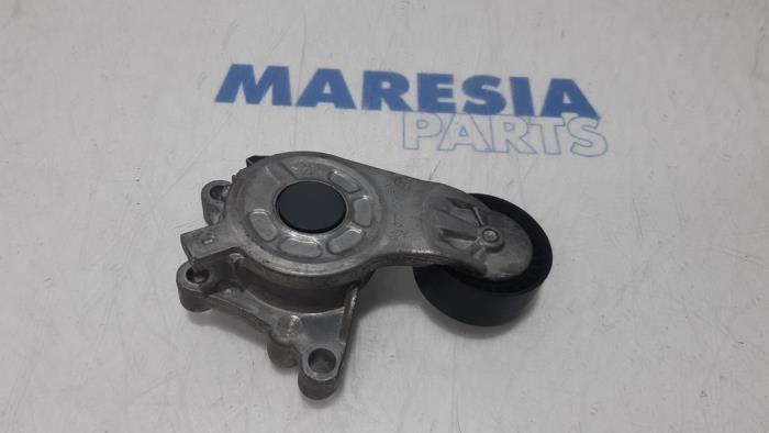 Drive belt tensioner from a Citroën C3 (SX/SW) 1.6 Blue HDi 75 16V 2018