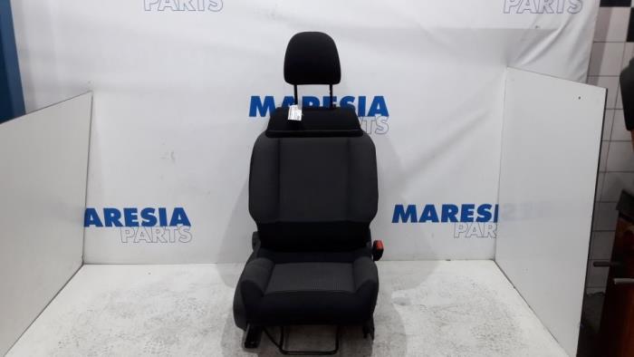 Seat, right from a Citroën C3 (SX/SW) 1.6 Blue HDi 75 16V 2018