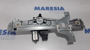 Używane Mechanizm szyby prawej tylnej wersja 4-drzwiowa Citroen C3 (SX/SW) 1.6 Blue HDi 75 16V Cena € 85,00 Procedura marży oferowane przez Maresia Parts