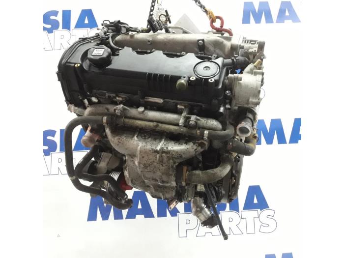 Engine from a Fiat Stilo (192A/B) 1.9 JTD 80 5-Drs. 2004
