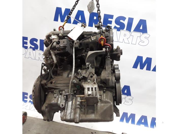 Engine from a Fiat Stilo (192A/B) 1.9 JTD 80 5-Drs. 2004