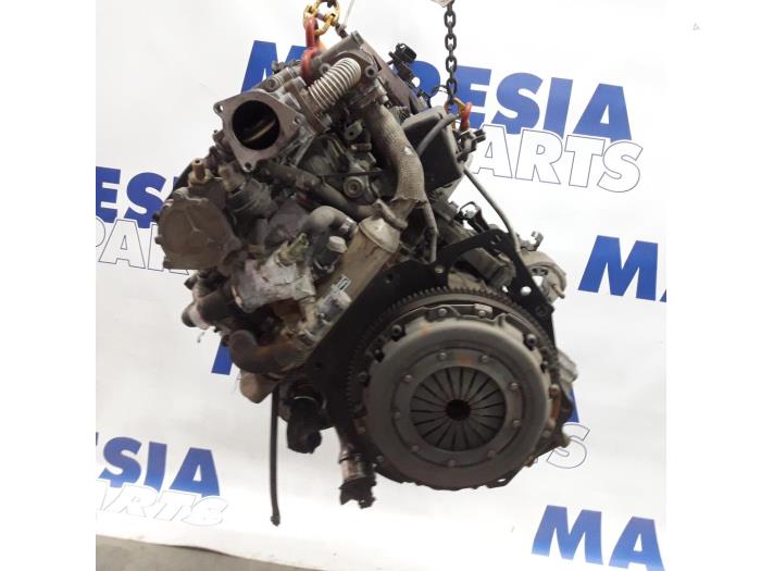 Engine from a Fiat Stilo (192A/B) 1.9 JTD 80 5-Drs. 2004