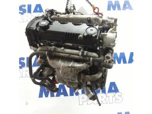 Engine from a Fiat Stilo (192A/B) 1.9 JTD 80 5-Drs. 2004