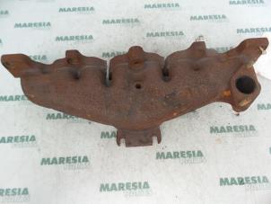 Used Exhaust manifold Peugeot 307 CC (3B) 2.0 HDIF 16V Price € 50,00 Margin scheme offered by Maresia Parts