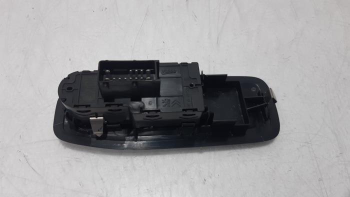 Multi-functional window switch Peugeot 208 1.6 Blue HDi 75 - 96751127ZD