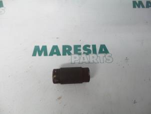 Used Front drive shaft, right Peugeot 807 2.0 16V Price € 50,00 Margin scheme offered by Maresia Parts