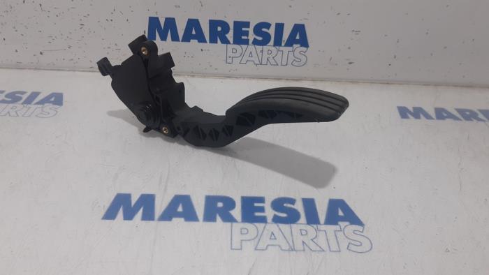Begagnade Gaspedalsensor Renault Megane III Berline (BZ) 1.5 dCi 90 Pris € 45,00 Marginaltabell erbjuds av Maresia Parts